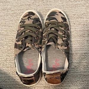 Jellypop Size 8.5 Camo Tennis Shoes